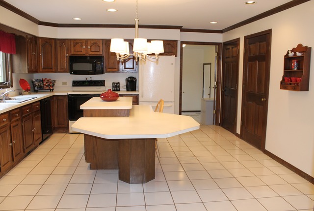 236 Perth Road Cary, IL 60013 - Photo 4 of 15