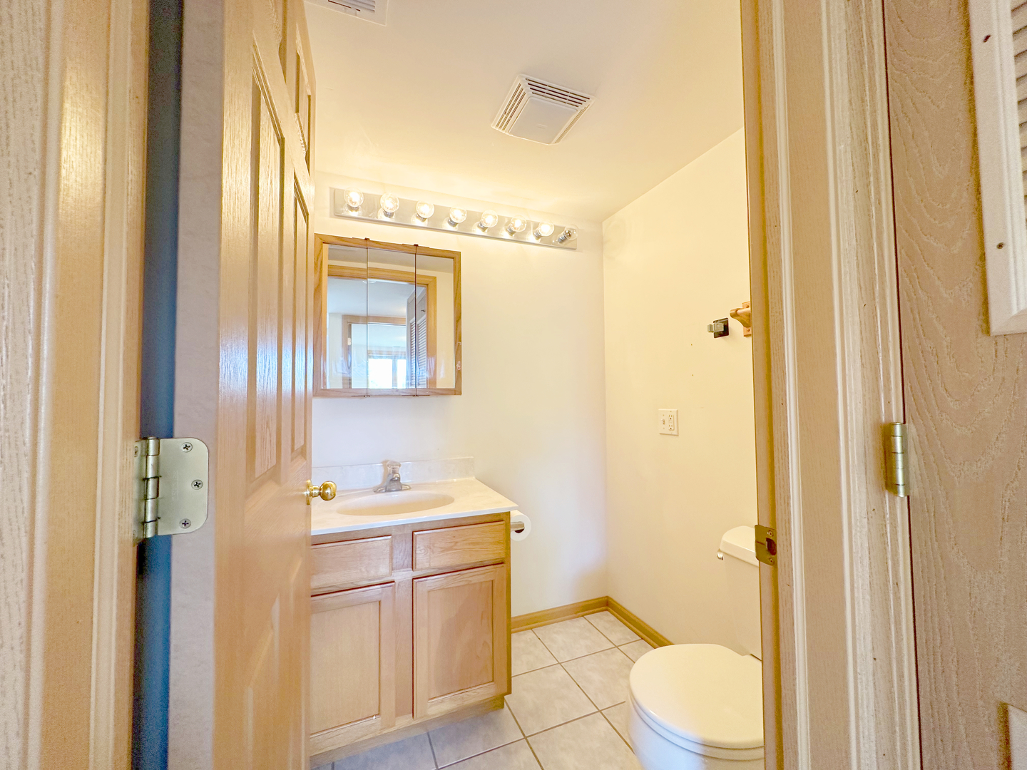 475 West 24th Street, Unit 4G Chicago, IL 60616 - Photo 16 of 20 a bathroom with a sink a toilet and shower