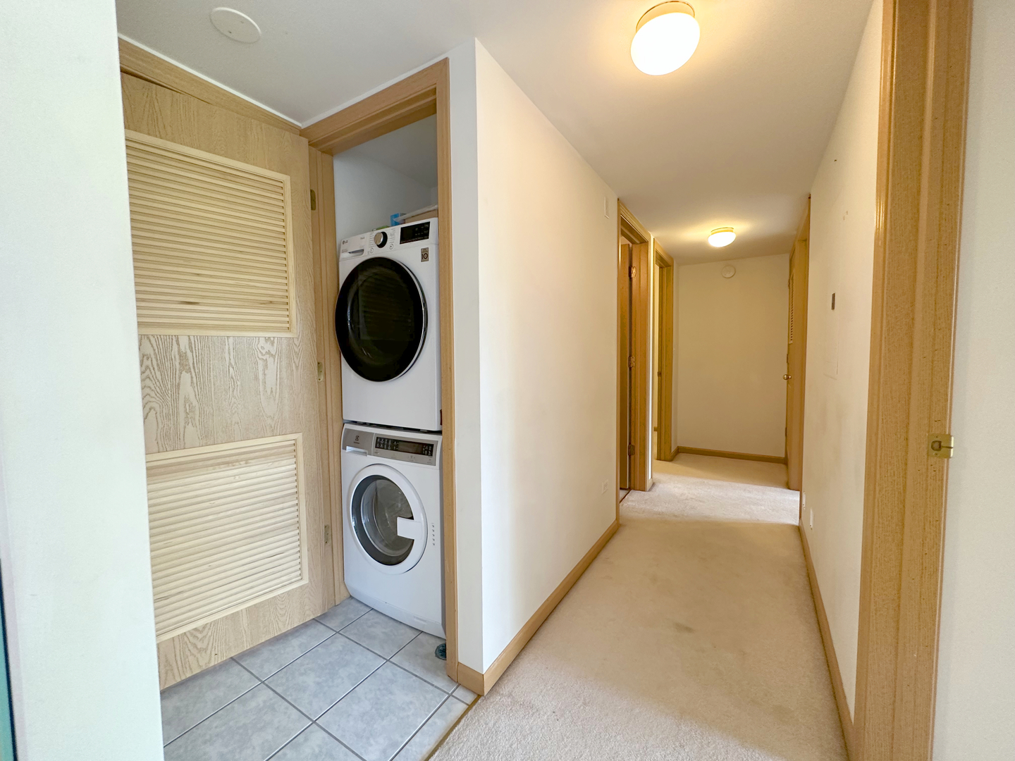 475 West 24th Street, Unit 4G Chicago, IL 60616 - Photo 19 of 20 a view of a hallway with washer and dryer