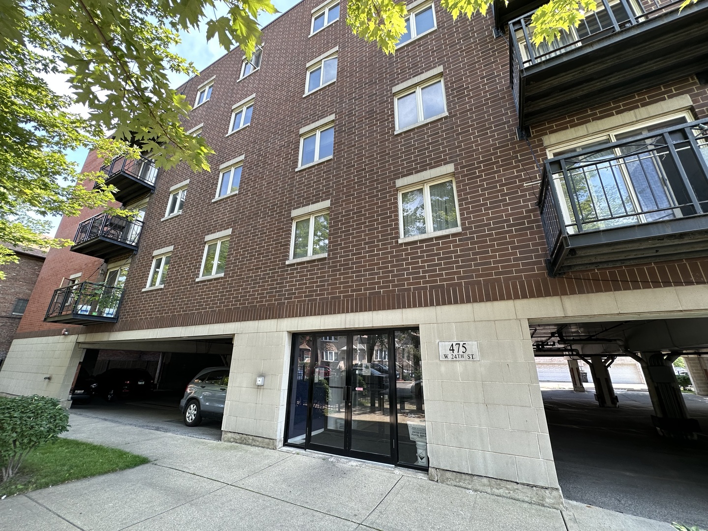 475 West 24th Street, Unit 4G Chicago, IL 60616 - Photo 2 of 20 a front view of a building with outdoor space