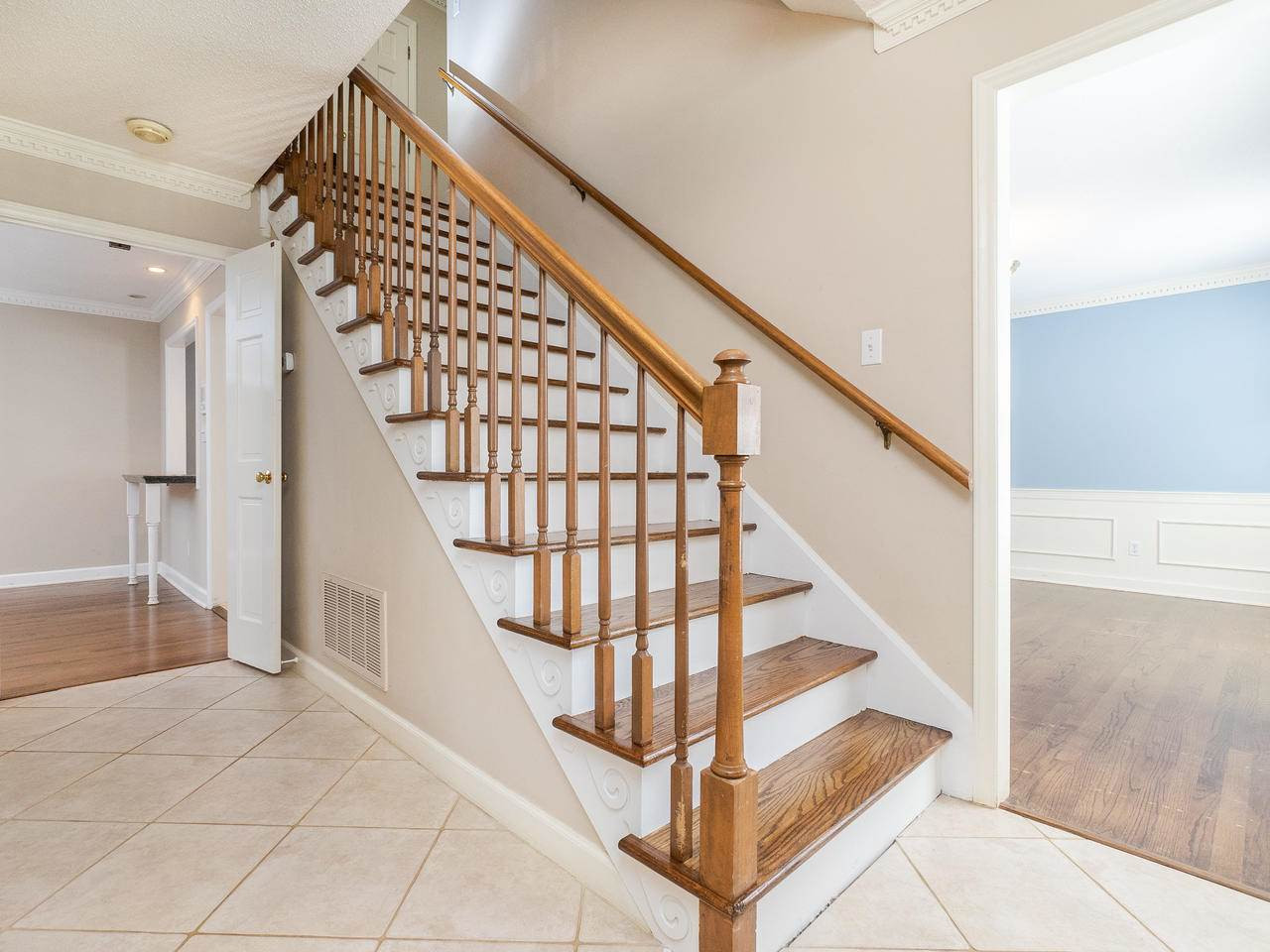 800 Faulkner Place Raleigh, NC 27609 - Photo 4 of 28 Entry
