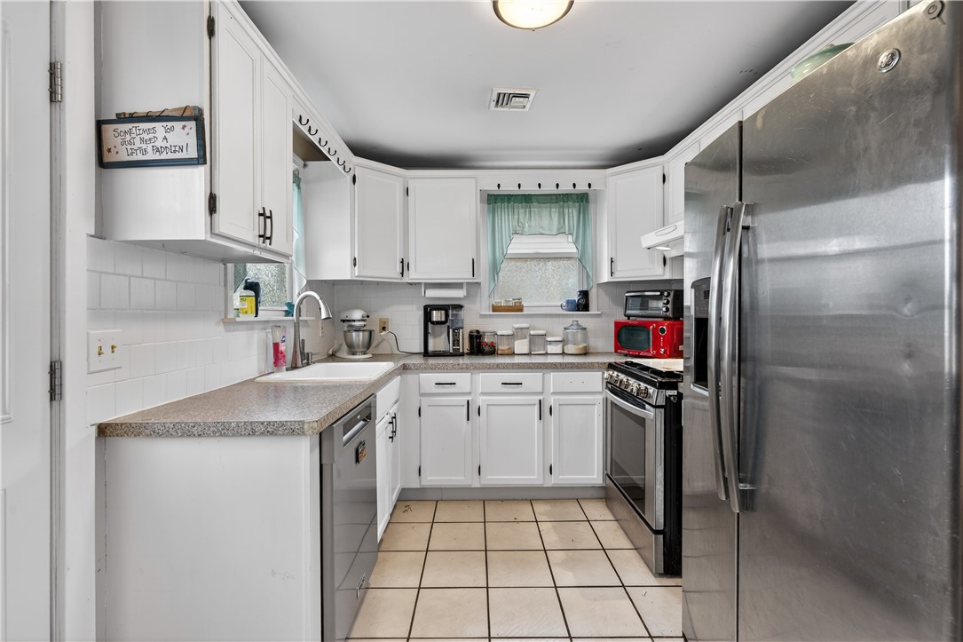 122 Leigh Street Warwick, RI 02889 - Photo 11 of 22