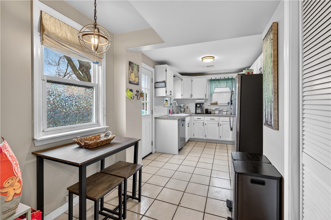 122 Leigh Street Warwick, RI 02889 - Photo 10 of 22