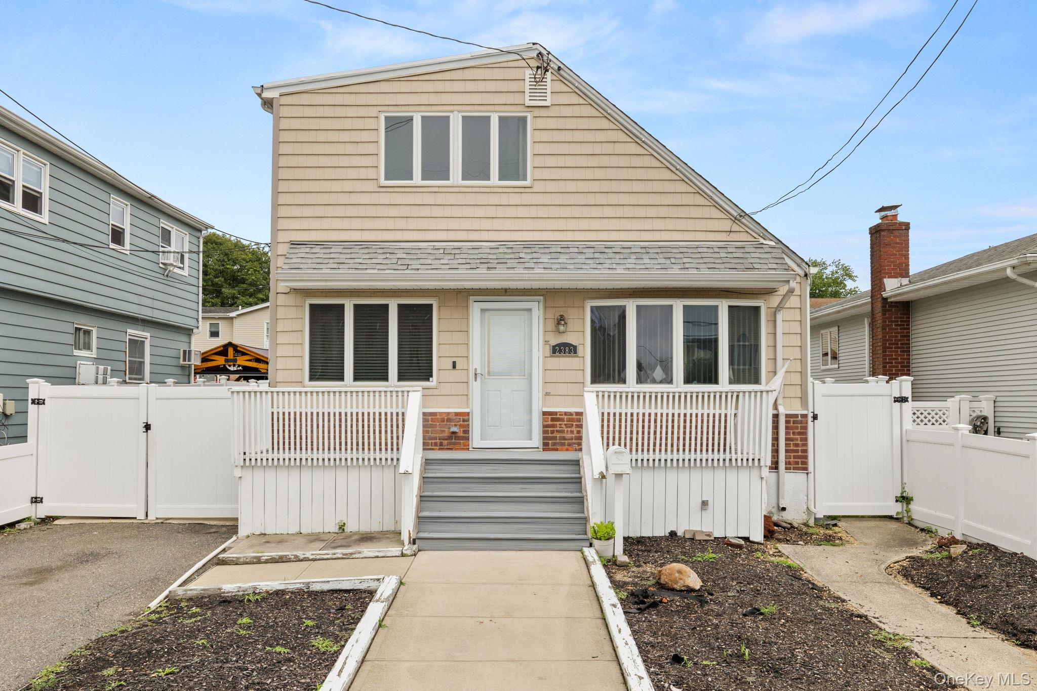 2383 Riverside Drive Wantagh, NY 11793 - Photo 3 of 30