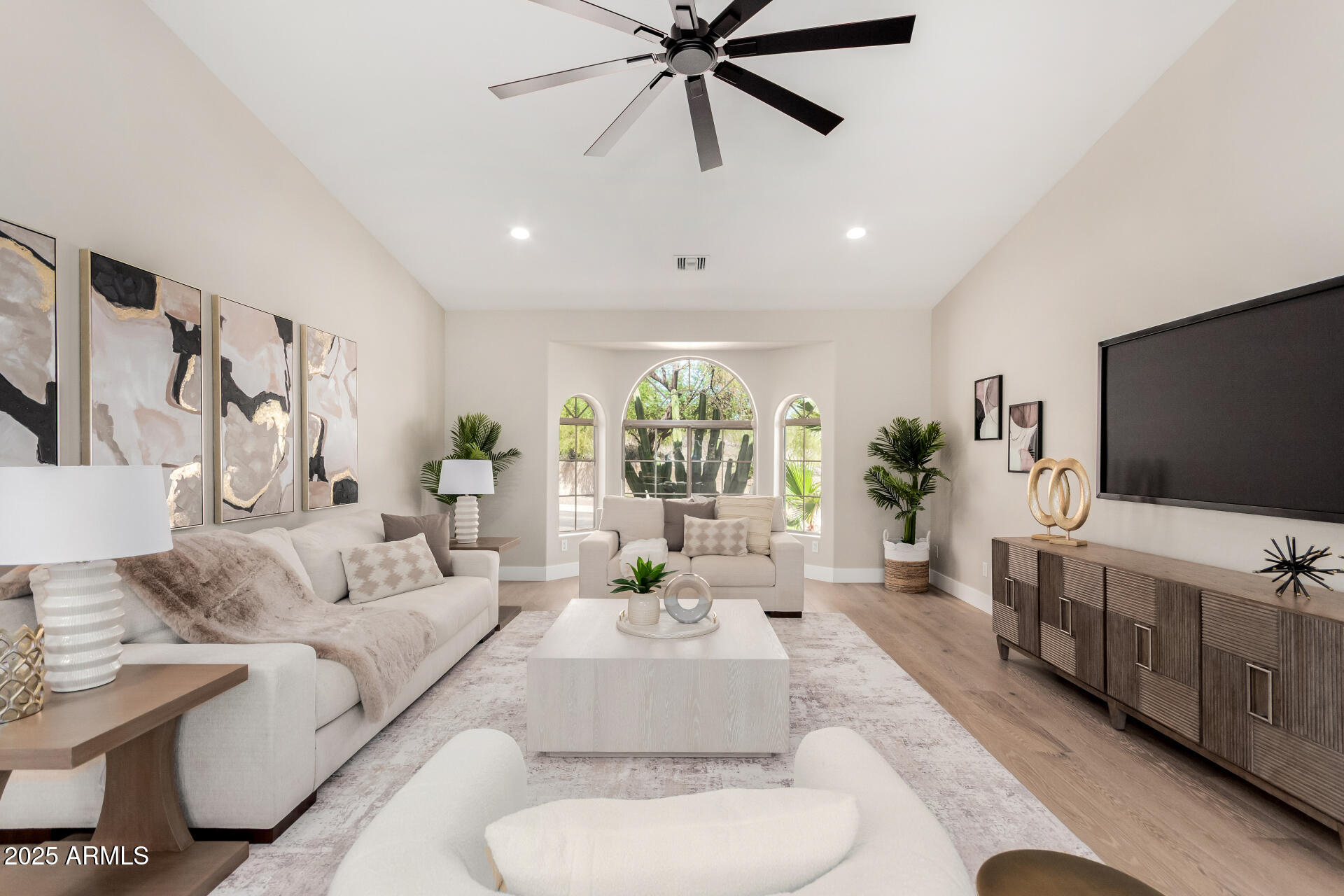 1825 East Marilyn Road Phoenix, AZ 85022 - Photo 4 of 52 09 - Marilyn