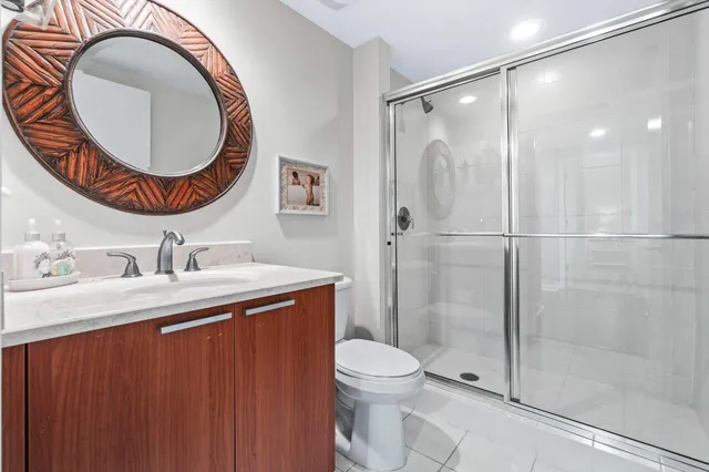 $4,250 | 2640 Lake Shore Drive, Unit 908, Riviera Beach, FL 33404