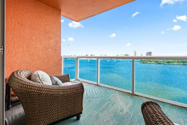 $4,250 | 2640 Lake Shore Drive, Unit 908, Riviera Beach, FL 33404