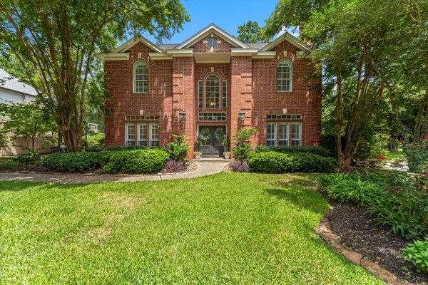 $1,225,000 | 18 North Highland Court, The Woodlands, TX 77381