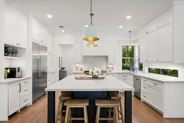 $1,225,000 | 18 North Highland Court, The Woodlands, TX 77381