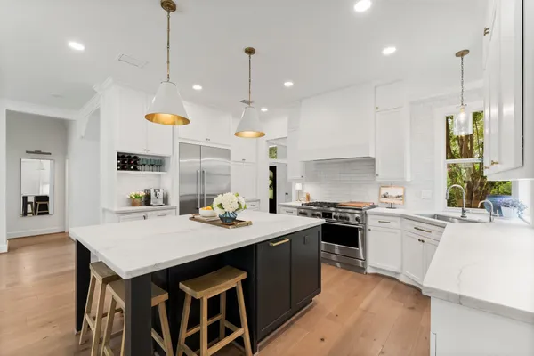 $1,225,000 | 18 North Highland Court, The Woodlands, TX 77381