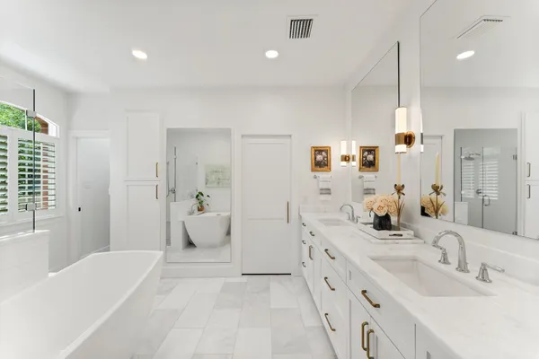 $1,225,000 | 18 North Highland Court, The Woodlands, TX 77381