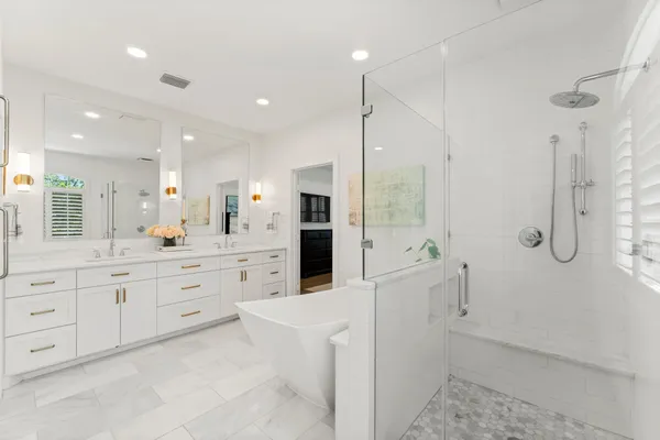 $1,225,000 | 18 North Highland Court, The Woodlands, TX 77381