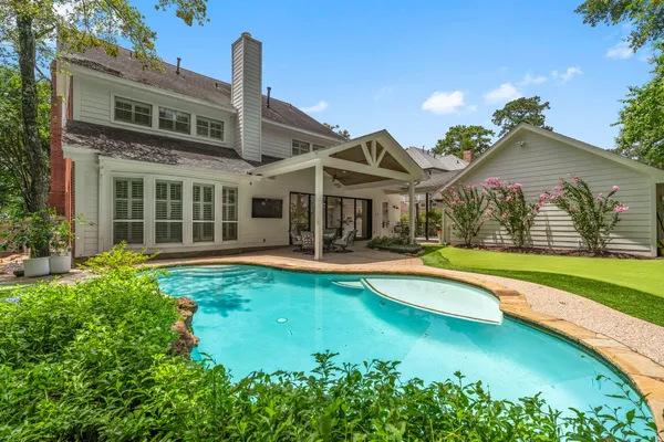$1,225,000 | 18 North Highland Court, The Woodlands, TX 77381