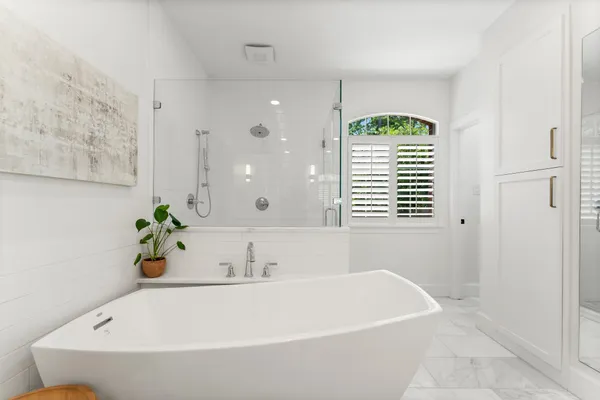 $1,225,000 | 18 North Highland Court, The Woodlands, TX 77381