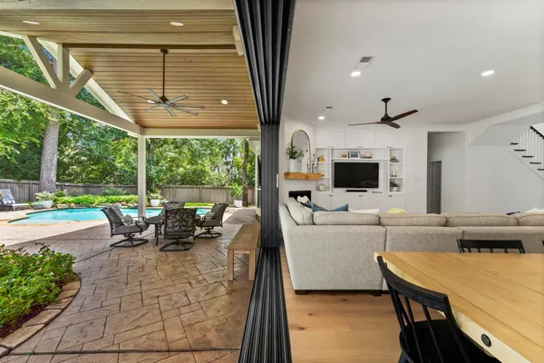 $1,225,000 | 18 North Highland Court, The Woodlands, TX 77381