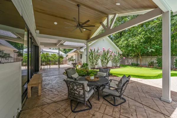 $1,225,000 | 18 North Highland Court, The Woodlands, TX 77381
