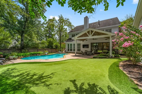 $1,225,000 | 18 North Highland Court, The Woodlands, TX 77381