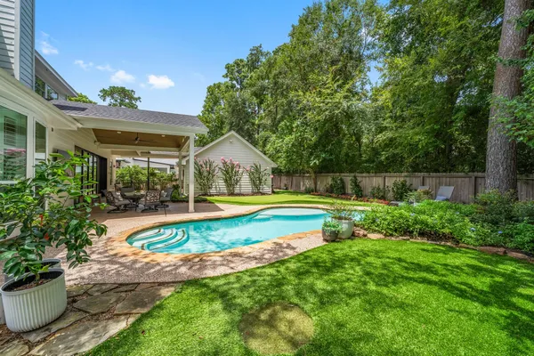 $1,225,000 | 18 North Highland Court, The Woodlands, TX 77381
