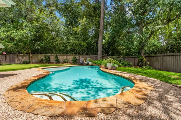 $1,225,000 | 18 North Highland Court, The Woodlands, TX 77381