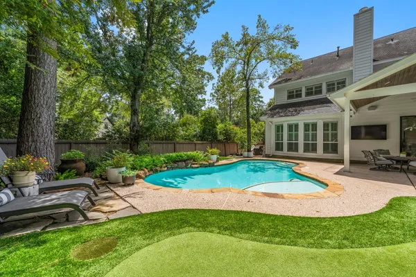 $1,225,000 | 18 North Highland Court, The Woodlands, TX 77381