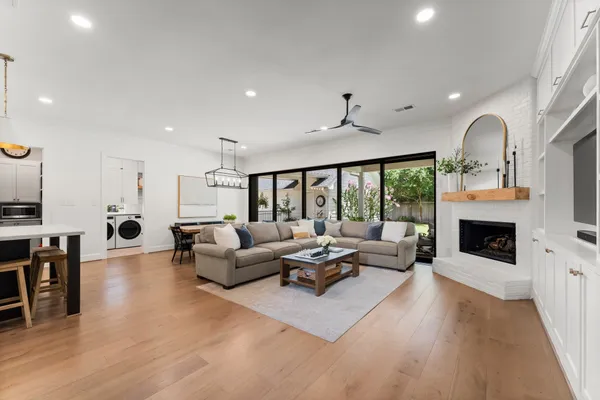 $1,225,000 | 18 North Highland Court, The Woodlands, TX 77381