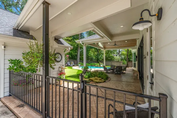 $1,225,000 | 18 North Highland Court, The Woodlands, TX 77381