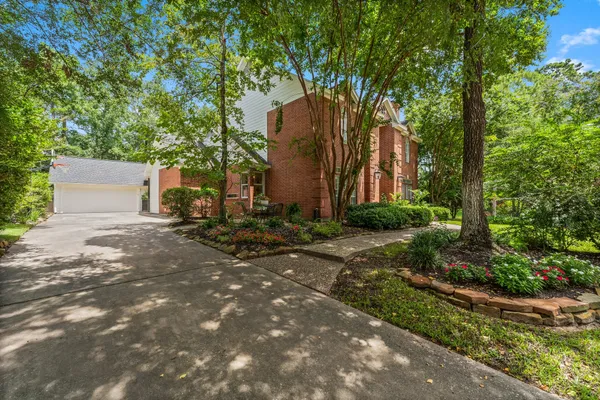 $1,225,000 | 18 North Highland Court, The Woodlands, TX 77381