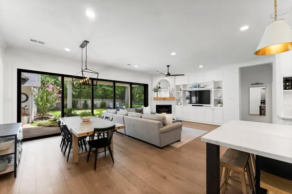 $1,225,000 | 18 North Highland Court, The Woodlands, TX 77381