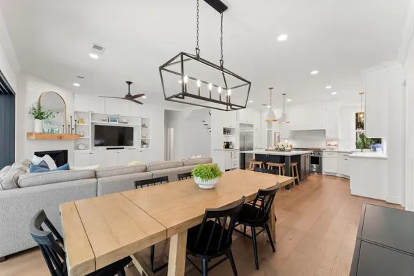 $1,225,000 | 18 North Highland Court, The Woodlands, TX 77381
