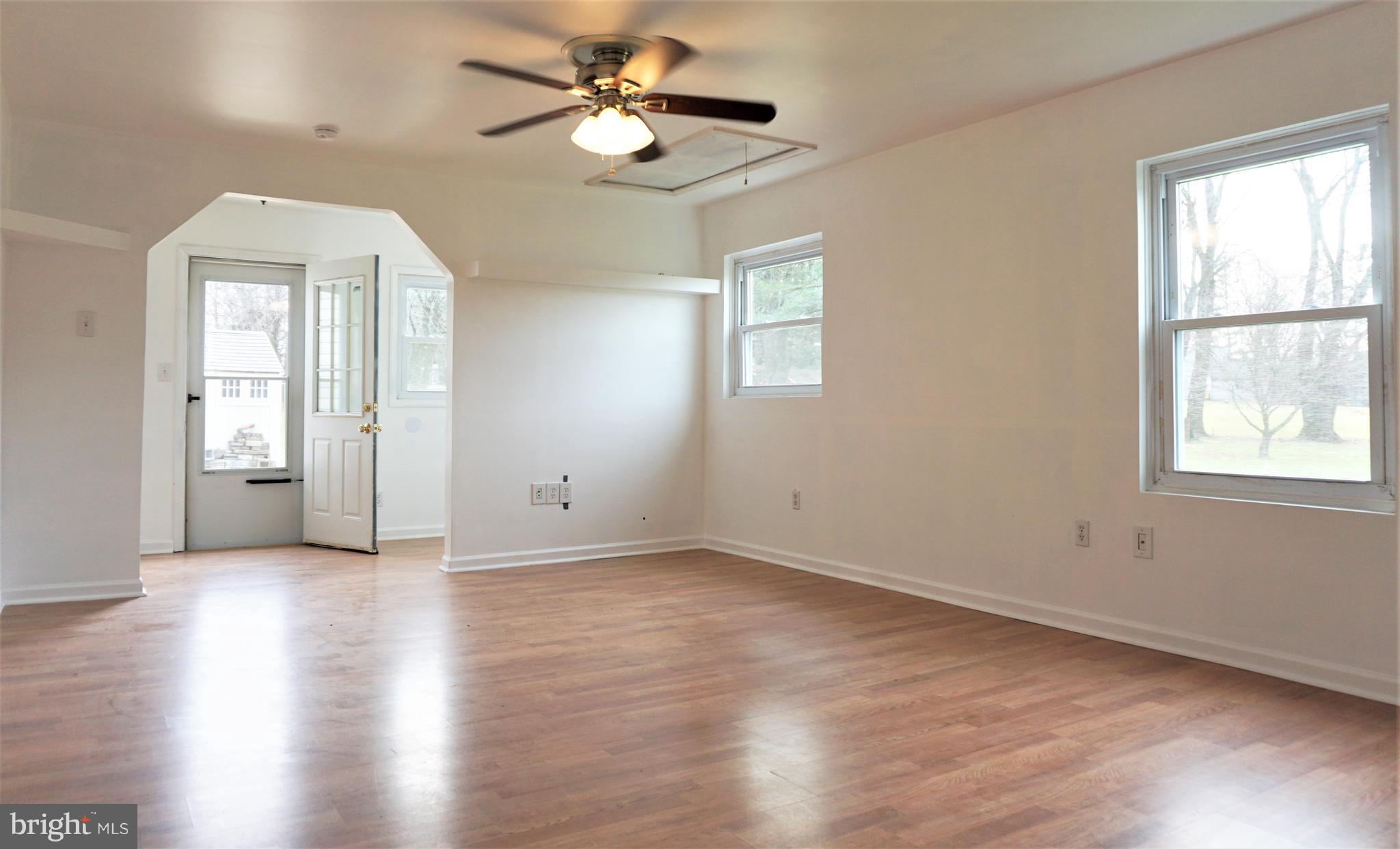 3328 Dublin Manor Road Street, MD 21154 - Photo 21 of 45 Family room