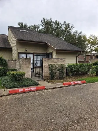 a front view of house with yard