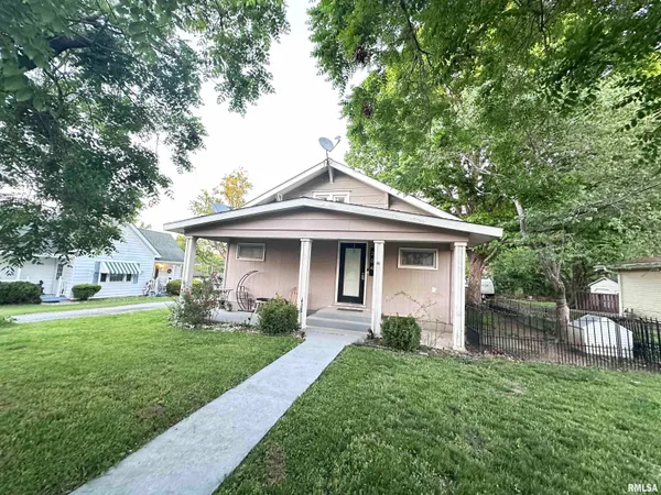 $139,000 | 204 North Centennial Street, Cobden, IL 62920