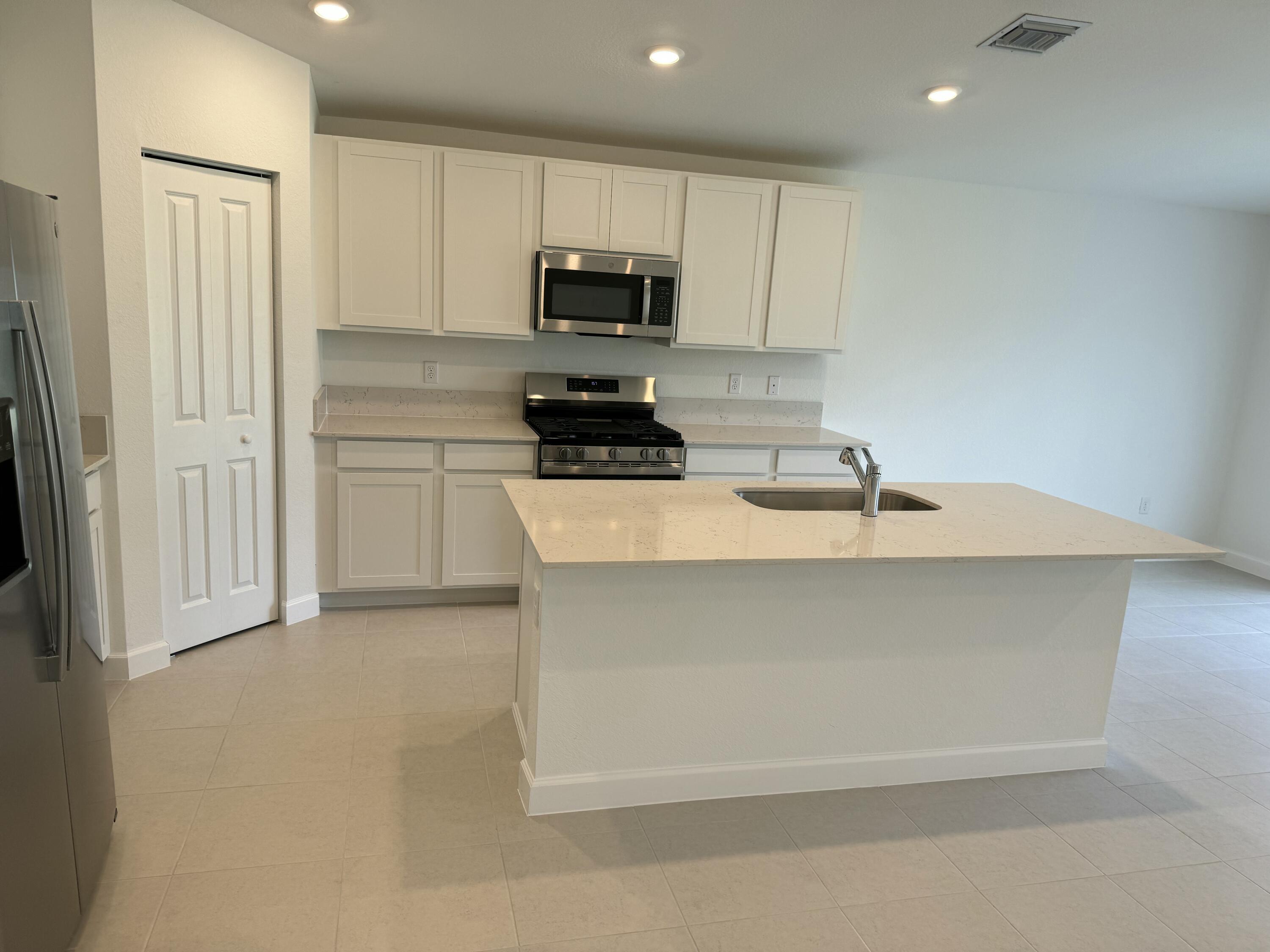 10509 Northwest Suncrest Loop Port Port St. Lucie, FL 34987 - Photo 13 of 40 IMG_7715