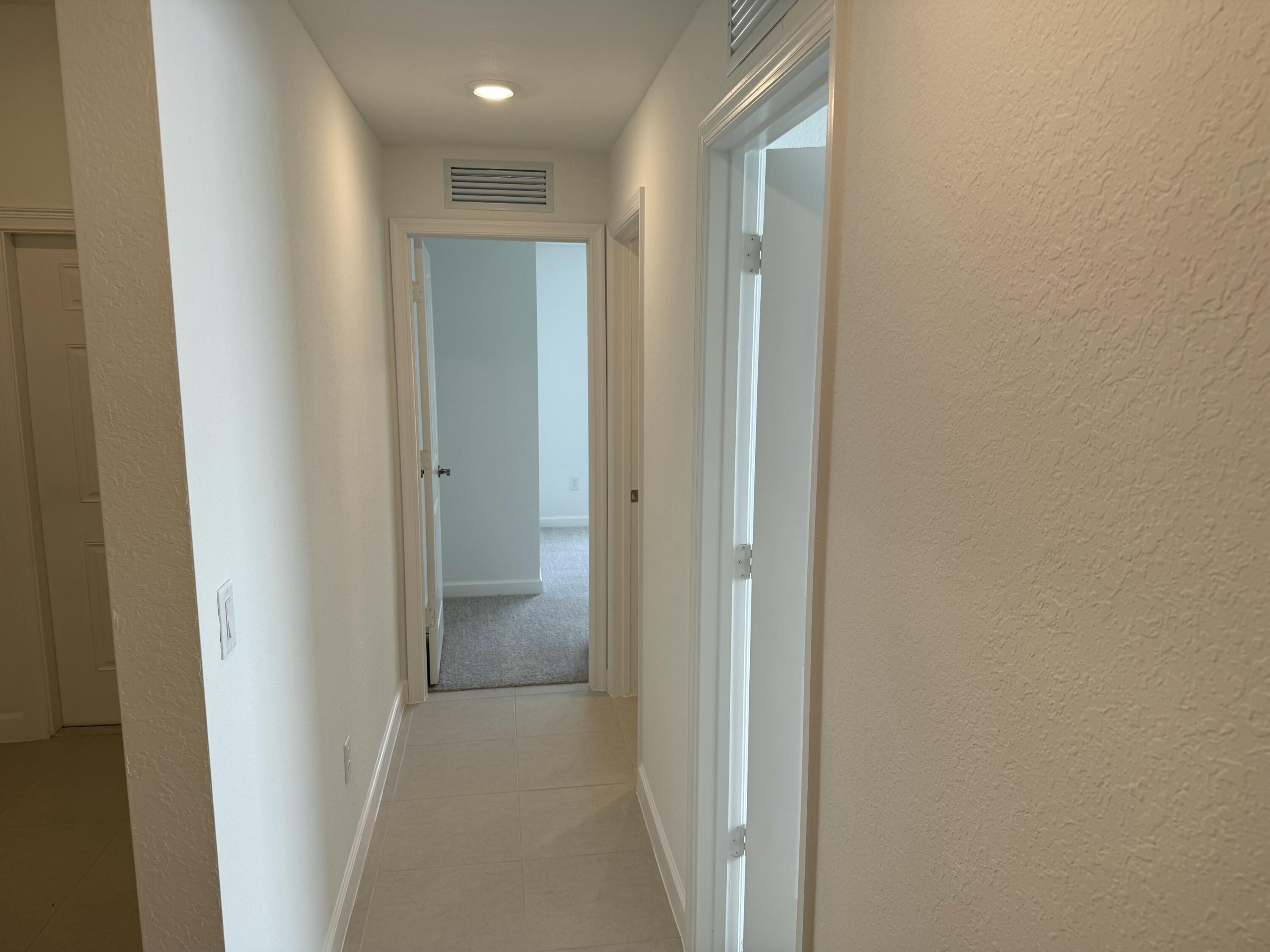 10509 Northwest Suncrest Loop Port Port St. Lucie, FL 34987 - Photo 5 of 40 IMG_7707