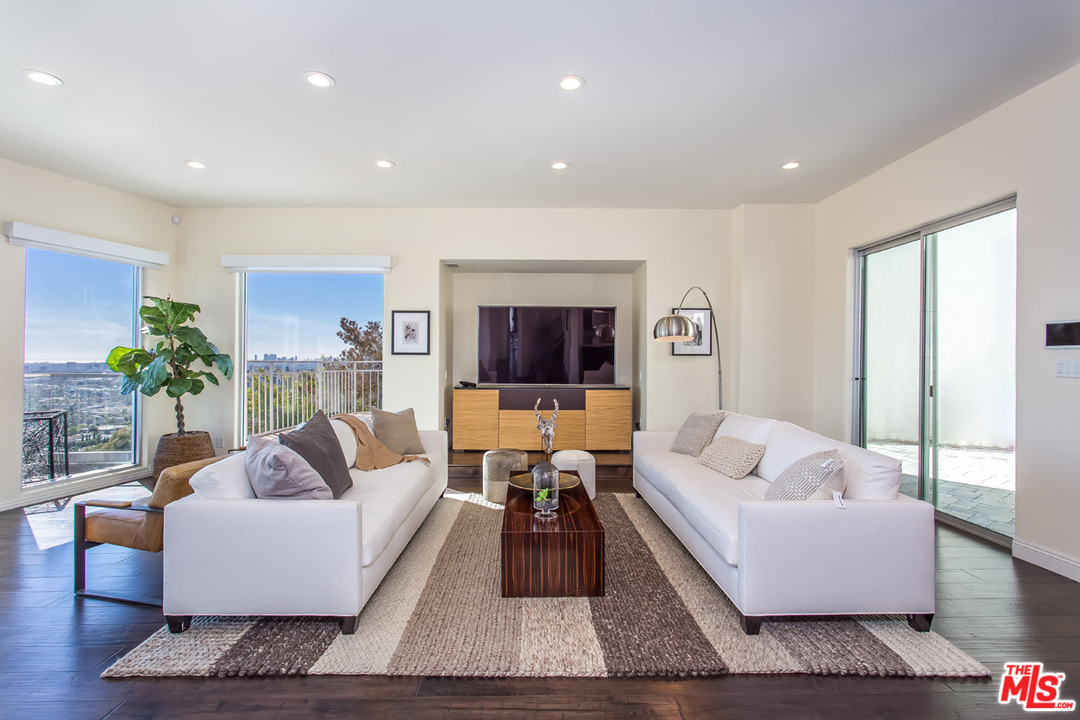 5639 Tryon Road Los Angeles, CA 90068 - Photo 2 of 54