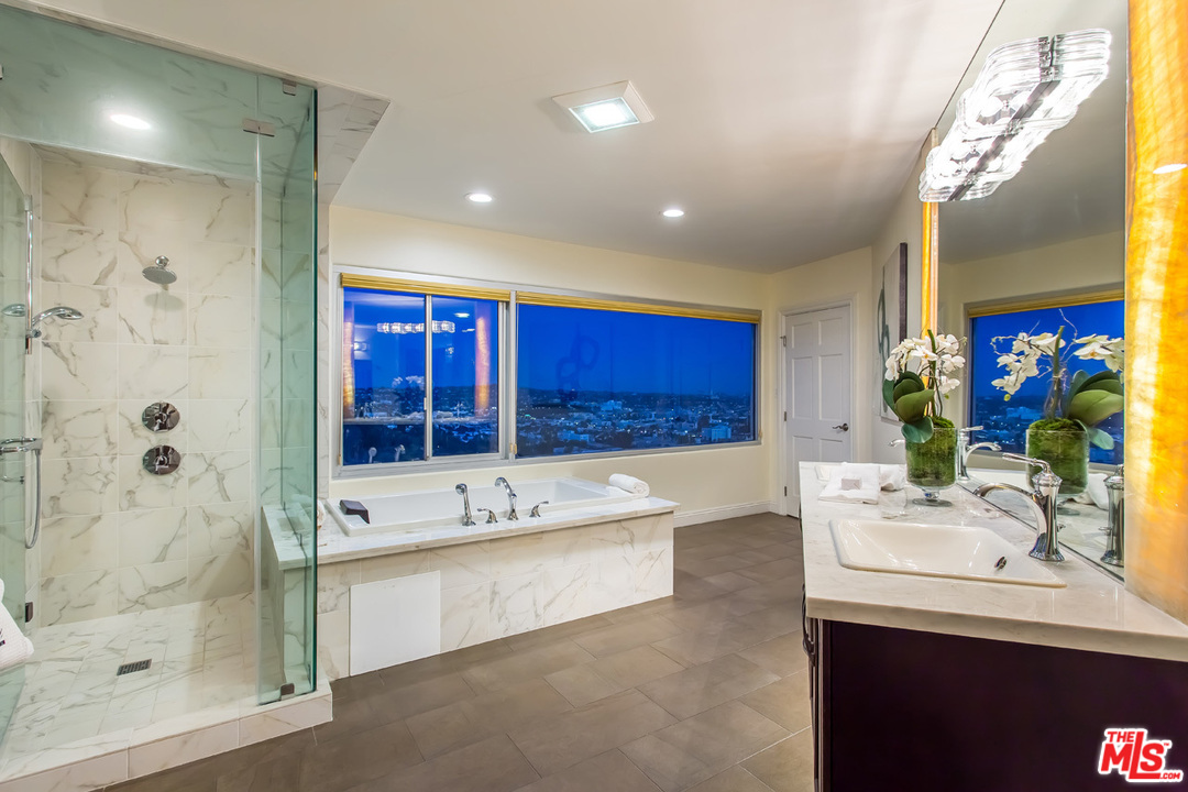 5639 Tryon Road Los Angeles, CA 90068 - Photo 11 of 54