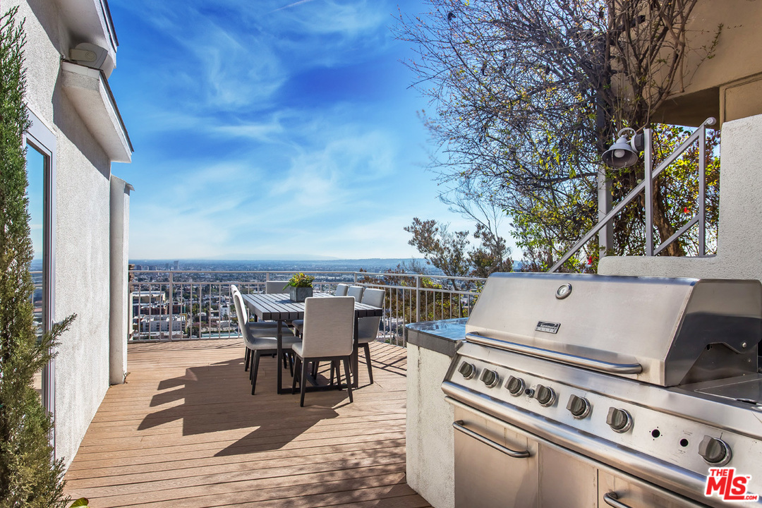 5639 Tryon Road Los Angeles, CA 90068 - Photo 15 of 54