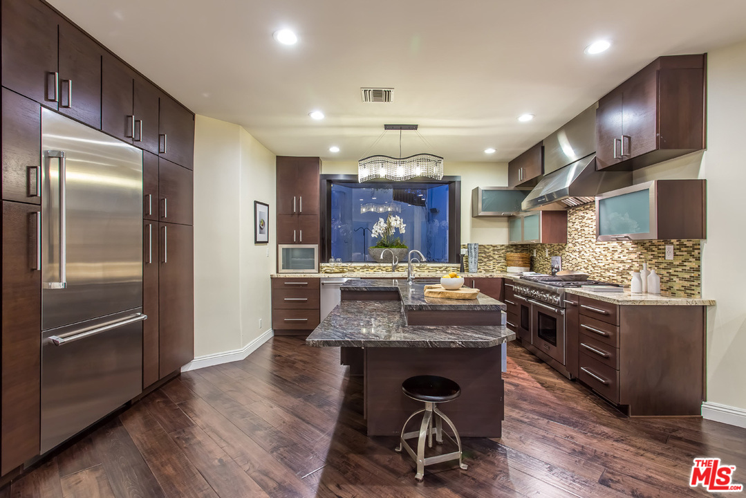 5639 Tryon Road Los Angeles, CA 90068 - Photo 6 of 54