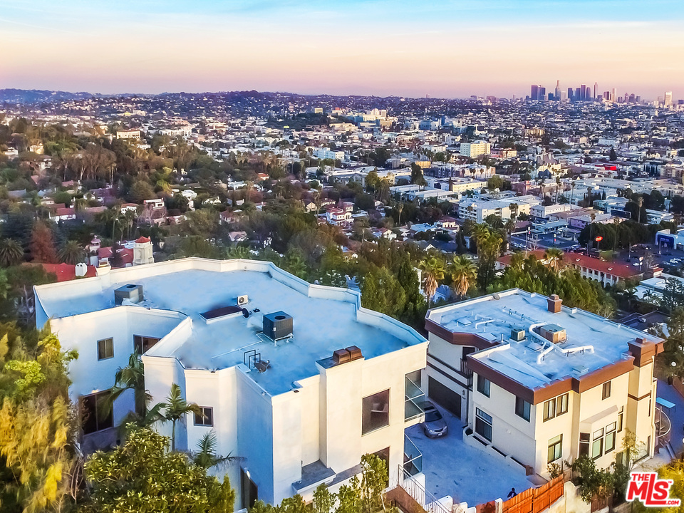 5639 Tryon Road Los Angeles, CA 90068 - Photo 7 of 54