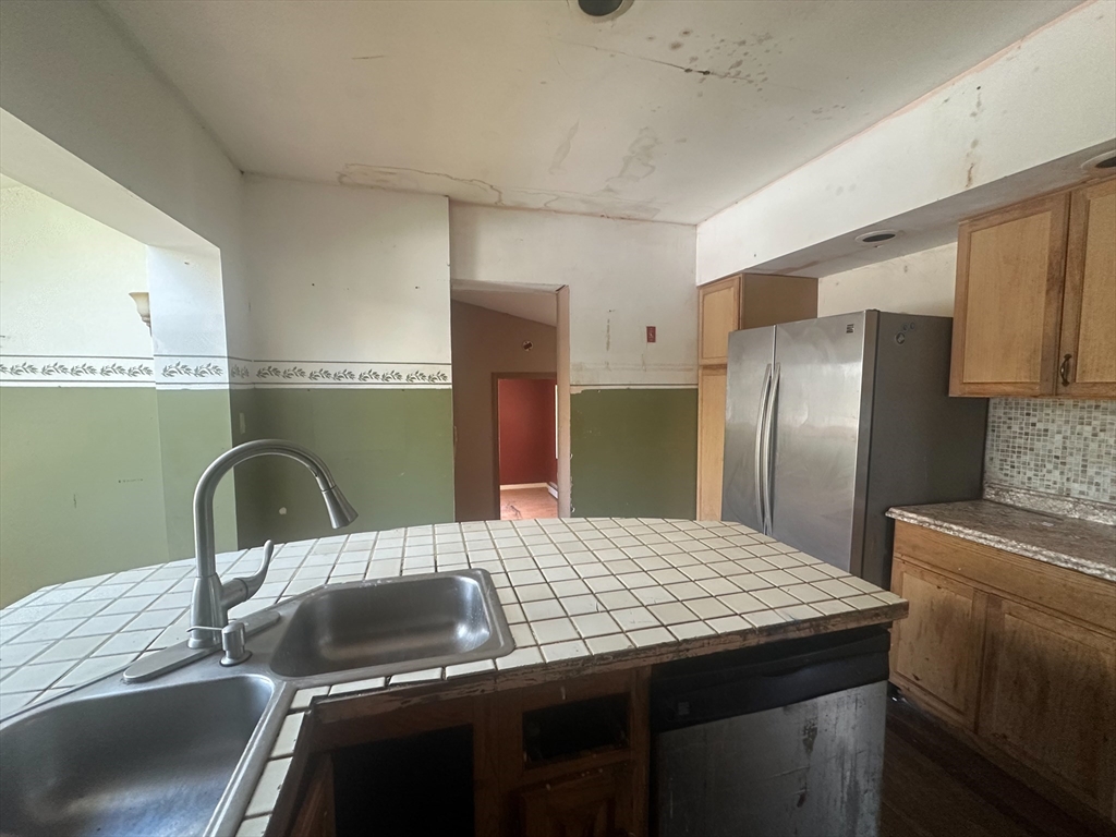 88 Newell Street Chicopee, MA 01013 - Photo 12 of 30