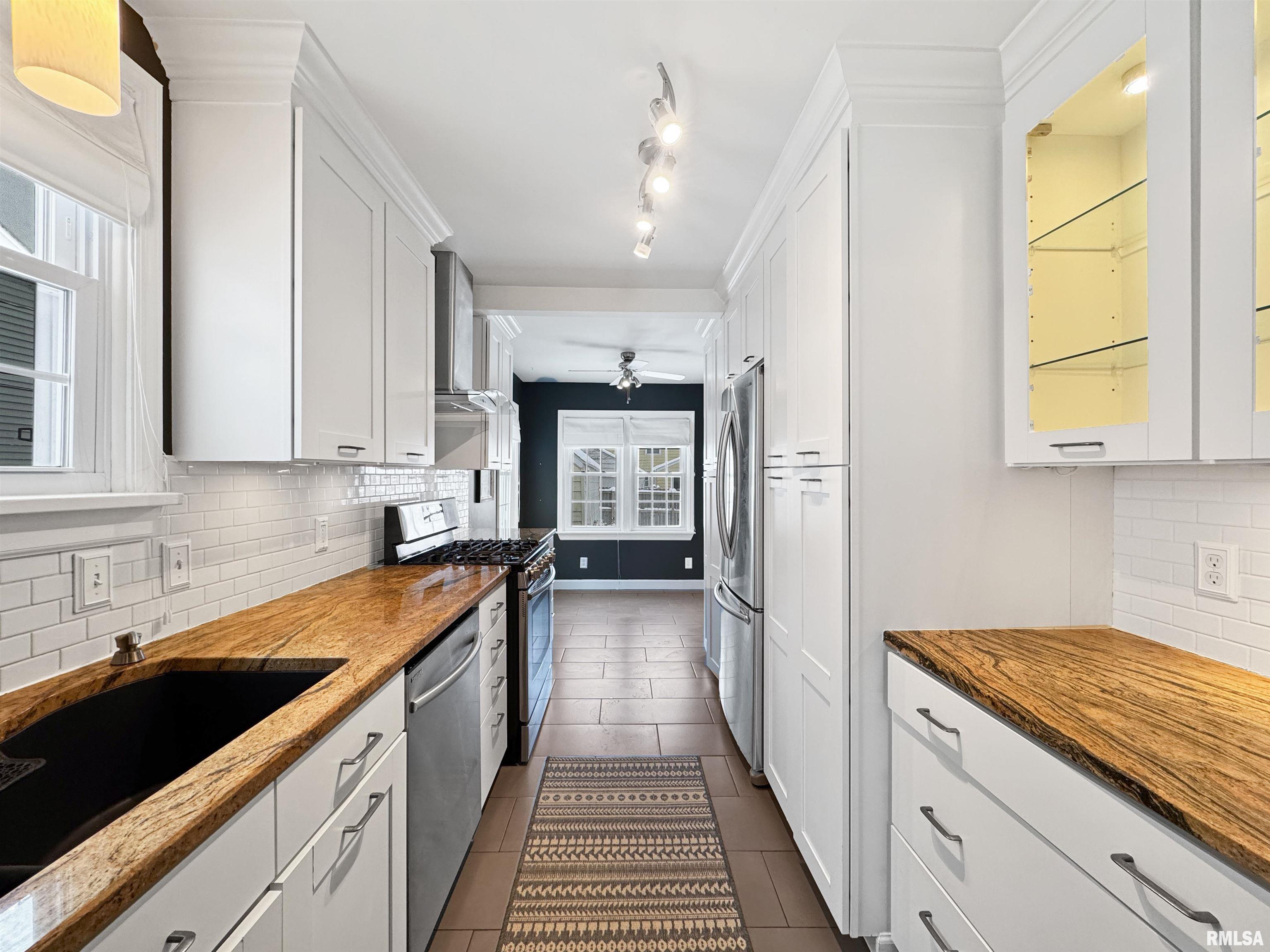 1014 East Elmhurst Avenue Peoria, IL 61603 - Photo 16 of 43