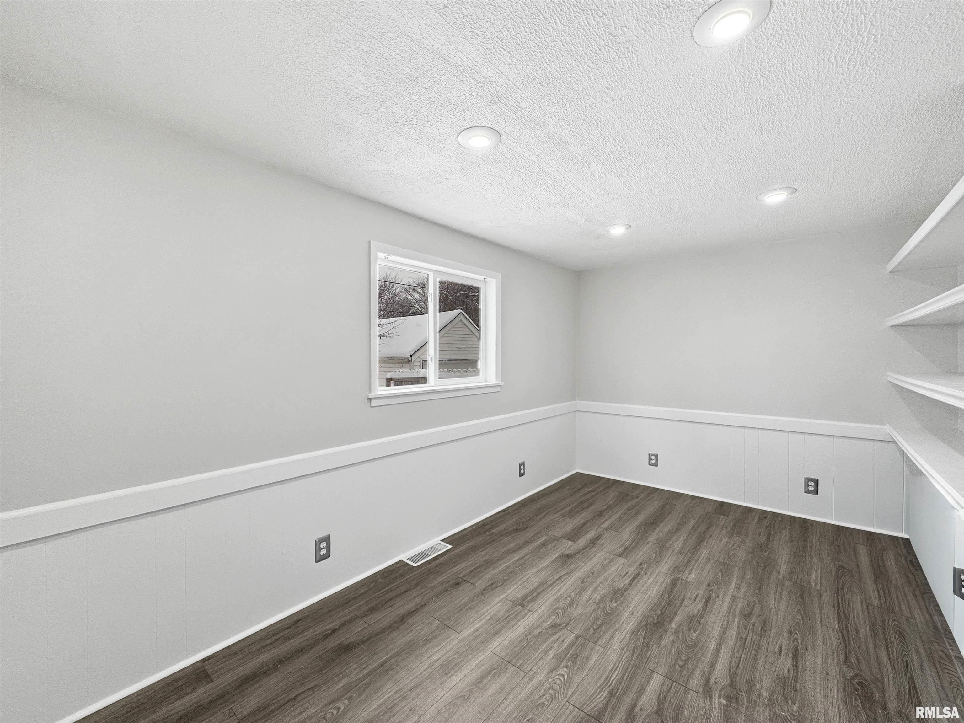 1014 East Elmhurst Avenue Peoria, IL 61603 - Photo 20 of 43