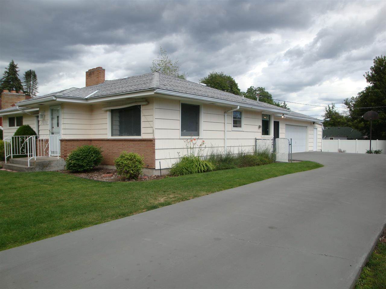 3020 North Lily Road Spokane Valley, WA 99212 - Photo 2 of 19