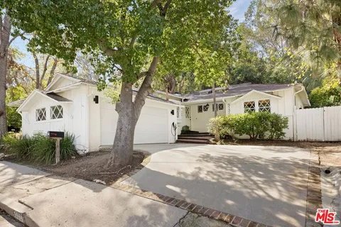 $1,095,000 | 5131 Tendilla Avenue, Woodland Hills, CA 91364