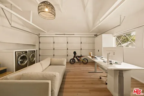 $1,095,000 | 5131 Tendilla Avenue, Woodland Hills, CA 91364