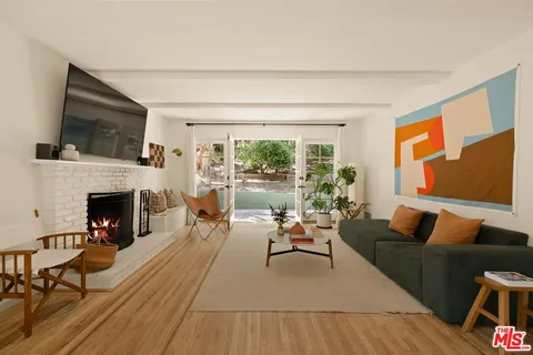 $1,095,000 | 5131 Tendilla Avenue, Woodland Hills, CA 91364