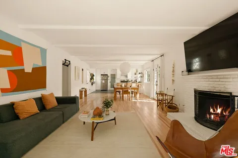 $1,095,000 | 5131 Tendilla Avenue, Woodland Hills, CA 91364