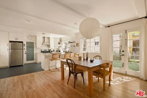 $1,095,000 | 5131 Tendilla Avenue, Woodland Hills, CA 91364