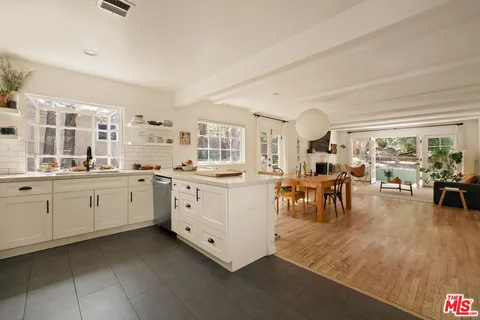 $1,095,000 | 5131 Tendilla Avenue, Woodland Hills, CA 91364