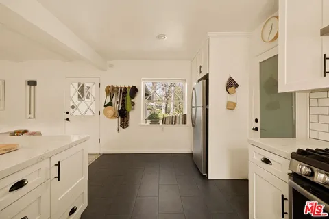 $1,095,000 | 5131 Tendilla Avenue, Woodland Hills, CA 91364